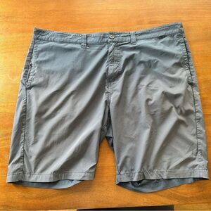 Travis Mathew Men’s Blue Grey Golf Shorts Size 40